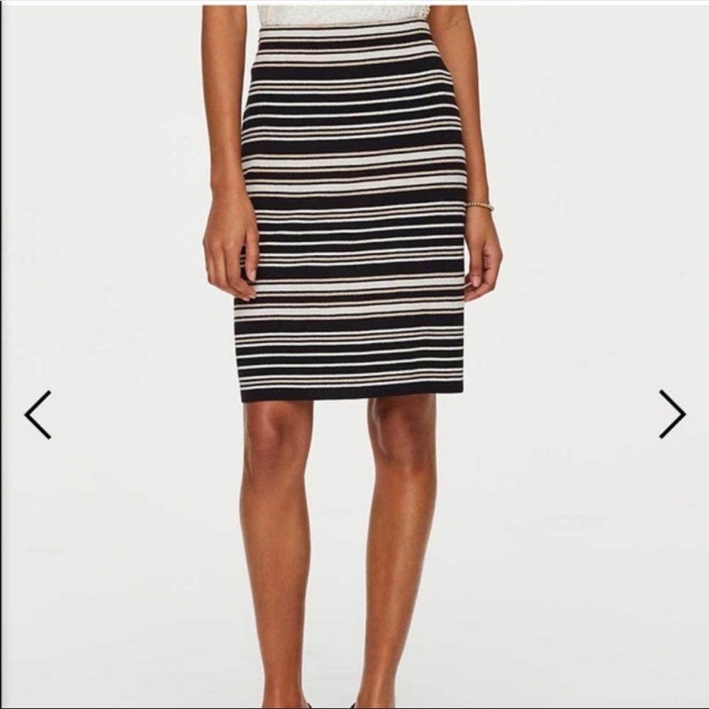 Loft black/gray striped pull on pencil skirt L